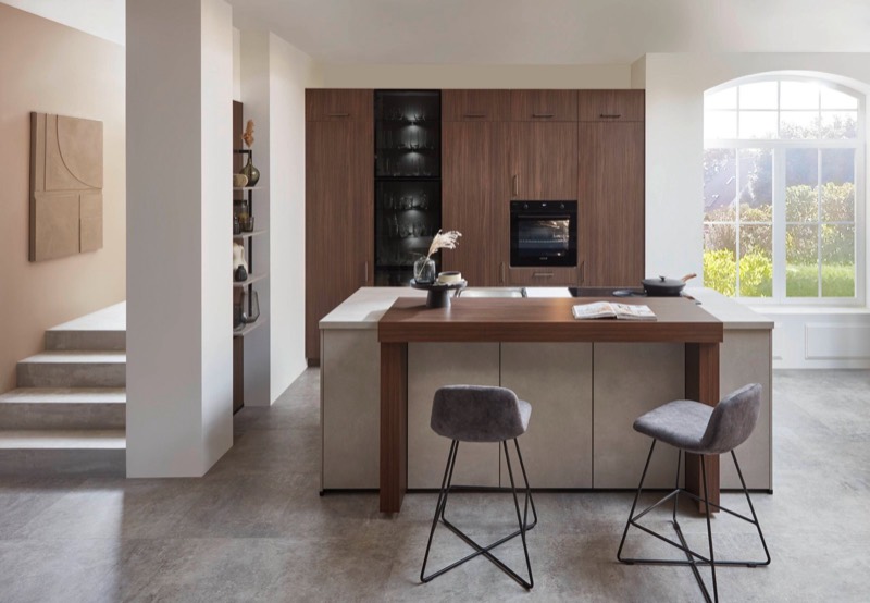 Cuisine Synchro noyer – style bois, Envia Cuisines